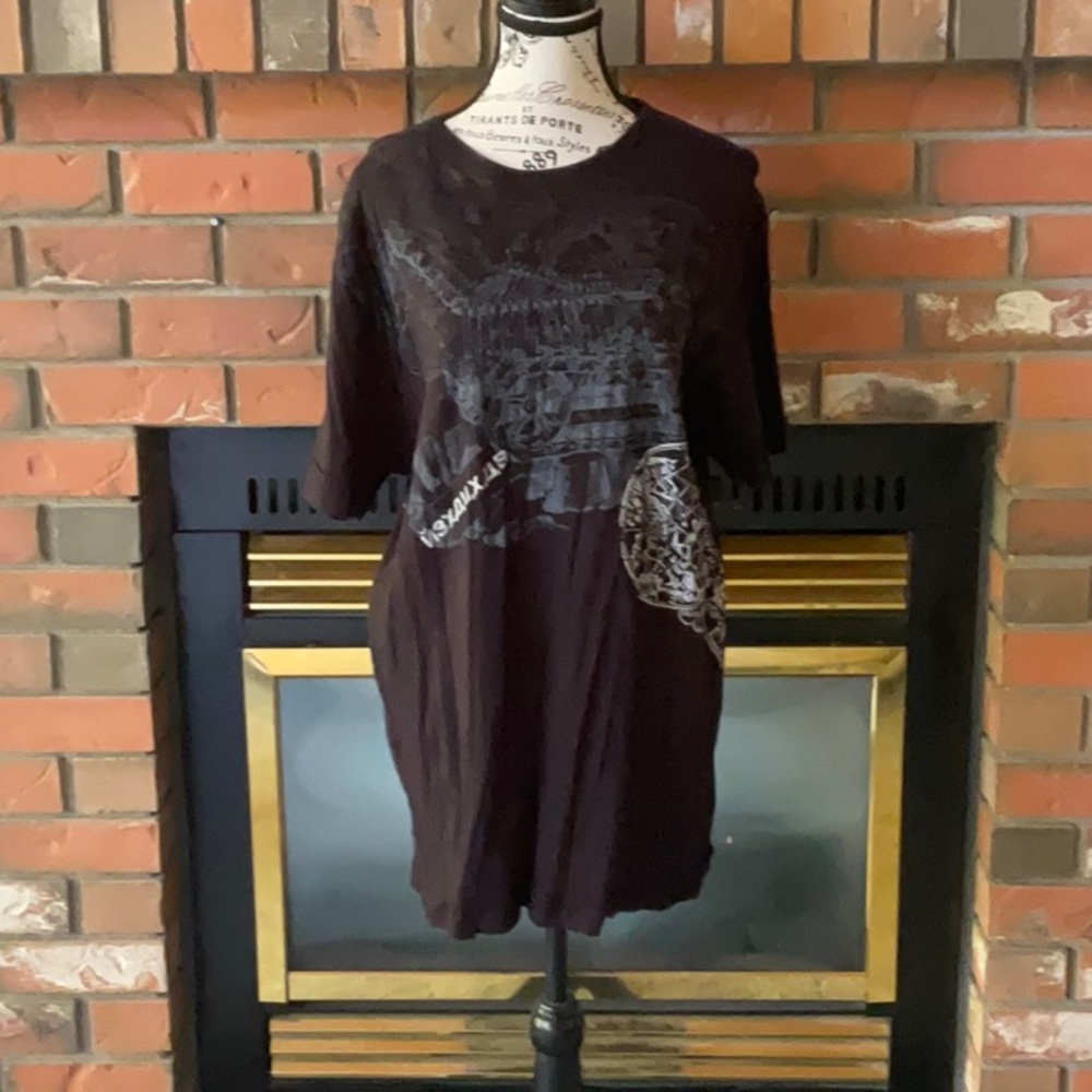Men’s Drifter t-shirt. Fits like a L or smaller XL
